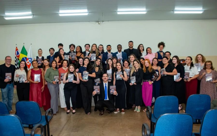 Alunos lançam livro sobre Educação Inclusiva e Direito Educacional